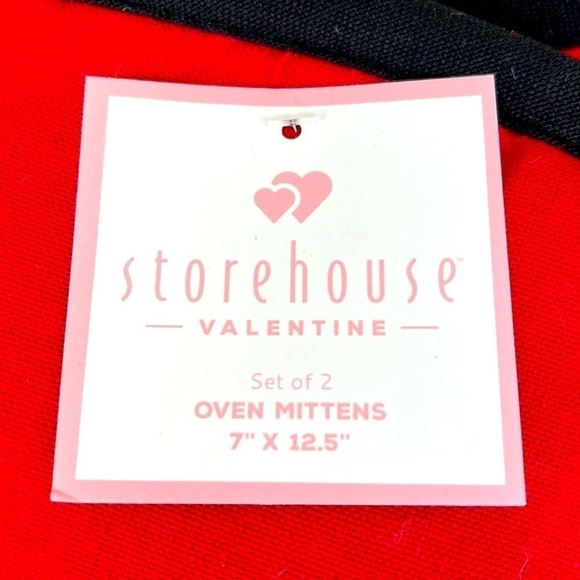 Storehouse Heart Oven Mitts set of 2 - Picture 4 of 5
